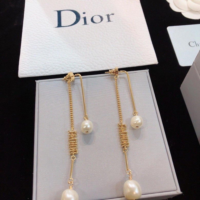 Christian Dior Earrings Minimalist 234948