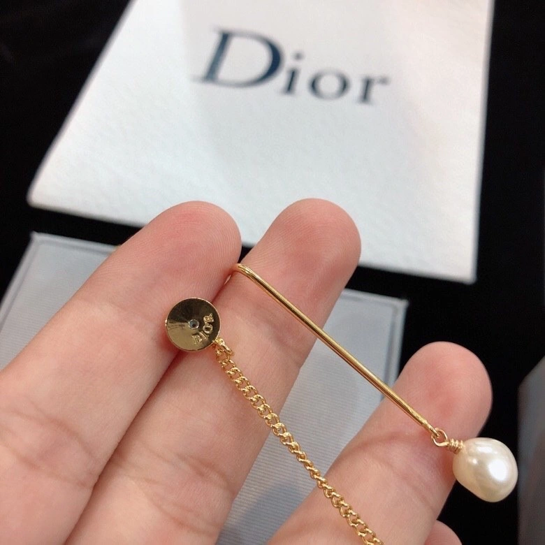 Christian Dior Earrings Minimalist 234948