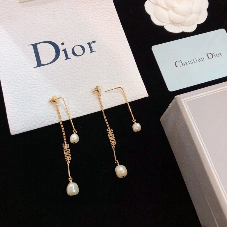 Christian Dior Earrings Minimalist 234948