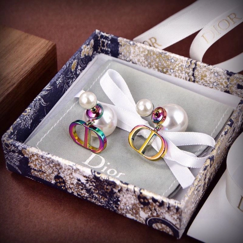 Effortless Christian Dior Earrings 234915