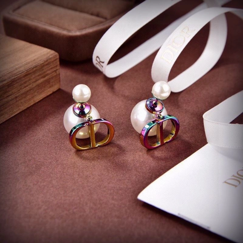 Effortless Christian Dior Earrings 234915