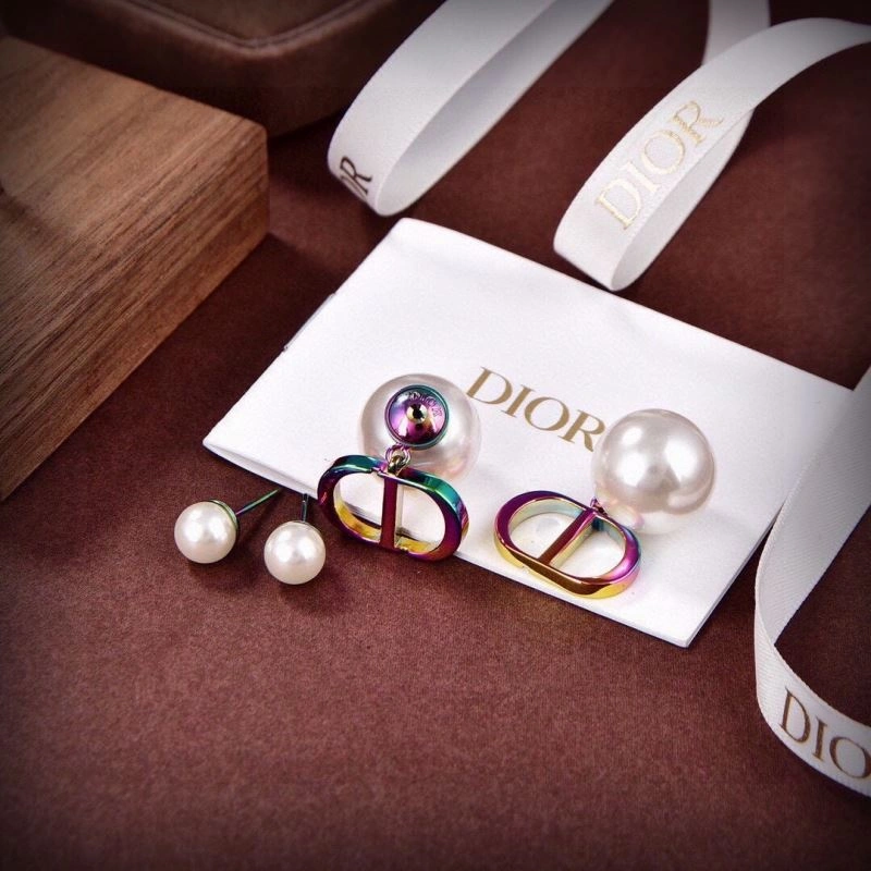 Effortless Christian Dior Earrings 234915