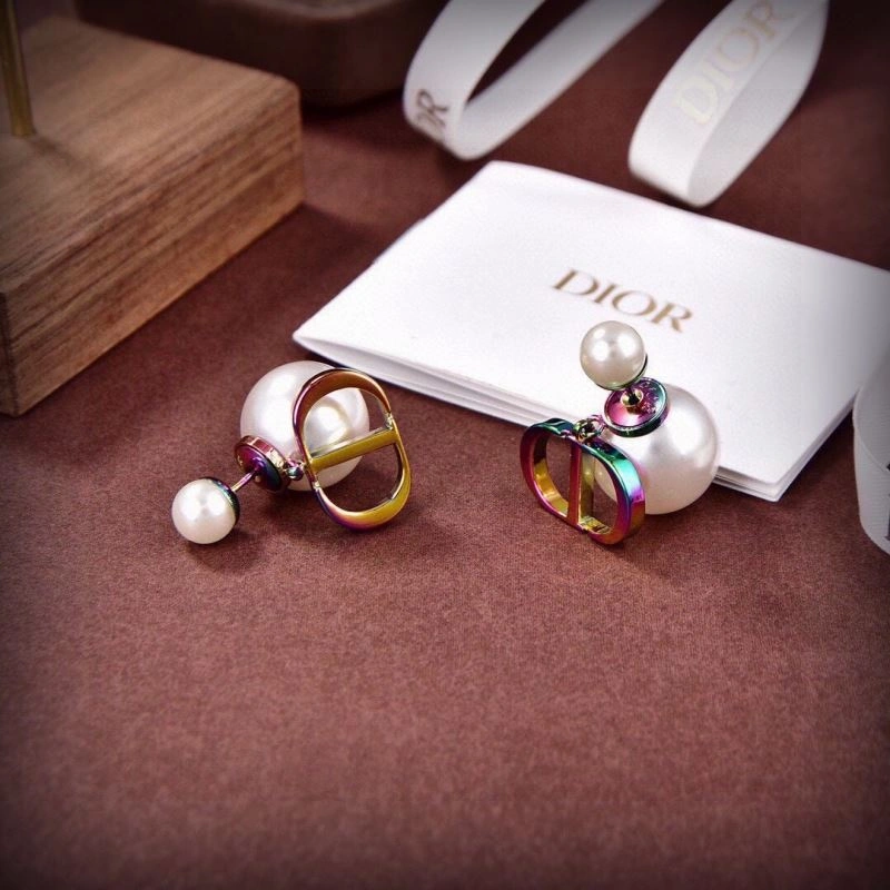 Effortless Christian Dior Earrings 234915