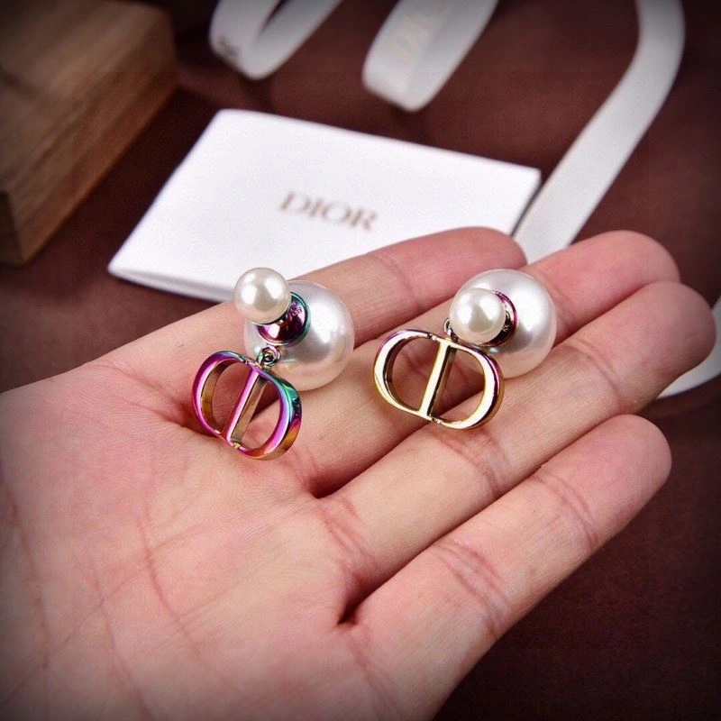 Effortless Christian Dior Earrings 234915