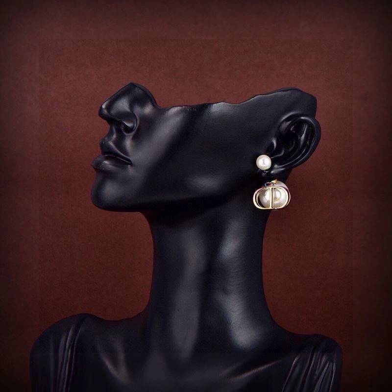 Effortless Christian Dior Earrings 234915