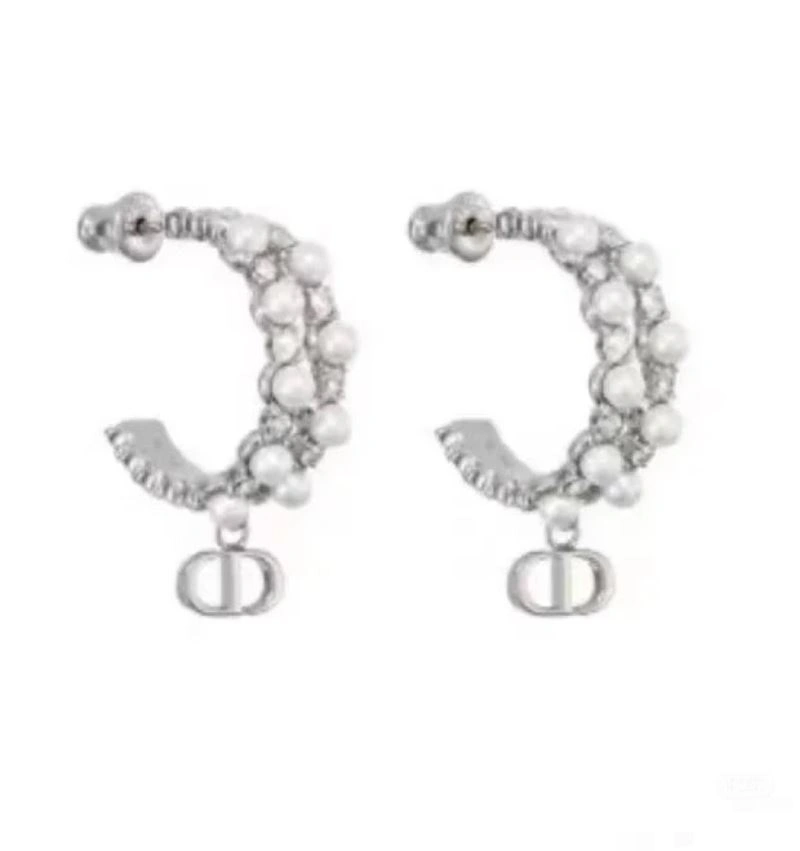 Cozy Christian Dior Earrings 234926