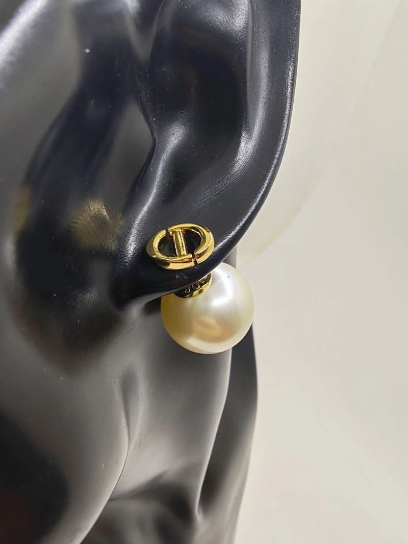 Attractive Christian Dior Earrings 234897