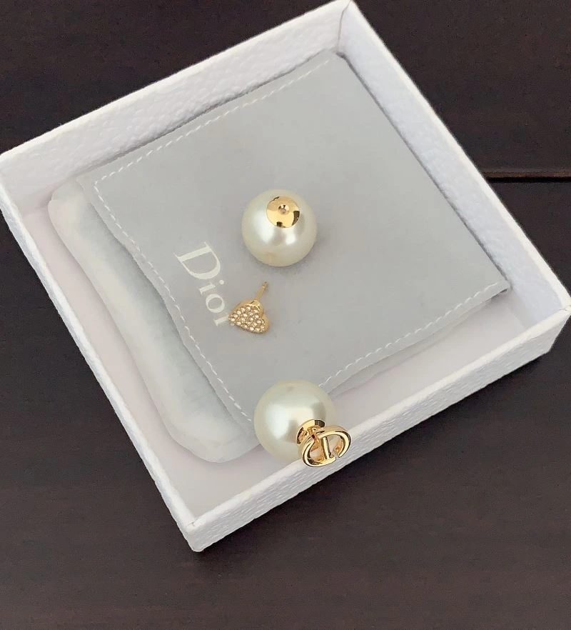 Attractive Christian Dior Earrings 234897