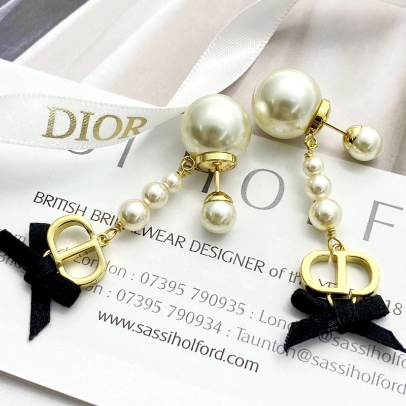 Elegant Christian Dior Earrings 234895