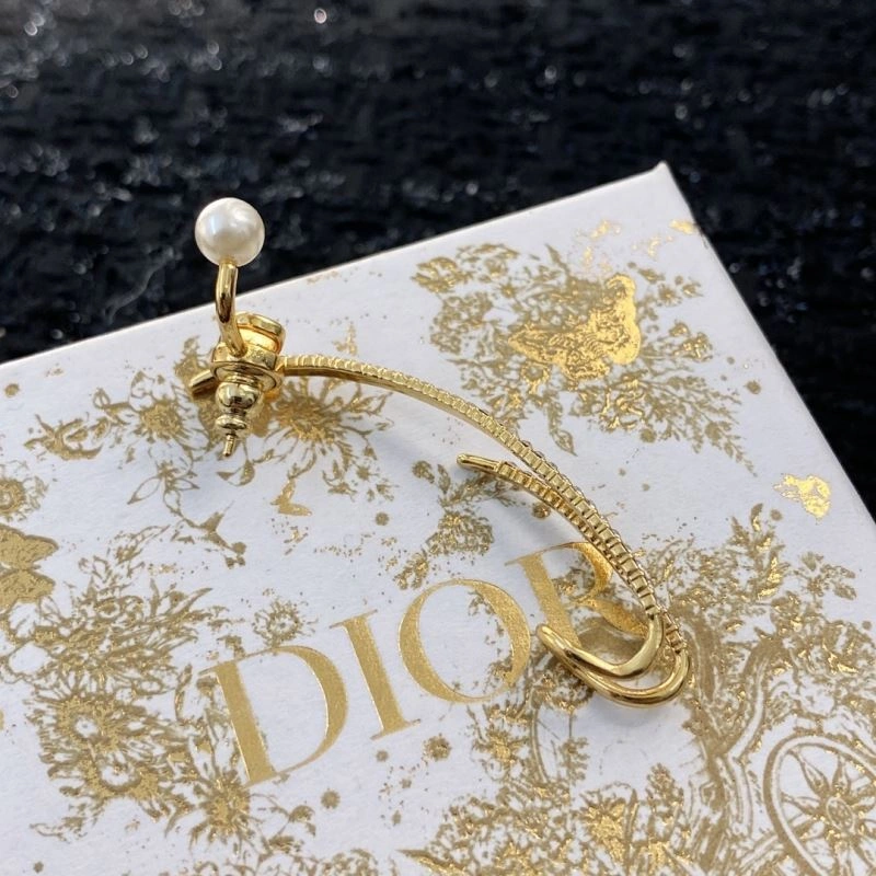 Tailored Christian Dior Earrings 234881
