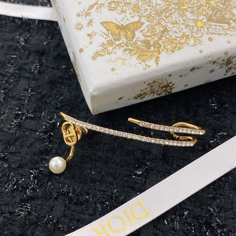 Tailored Christian Dior Earrings 234881