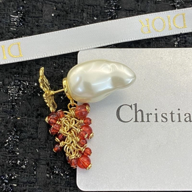 Versatile Christian Dior Earrings 234875