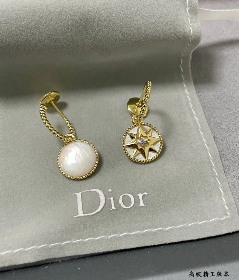 Christian Dior Earrings Compact 234602