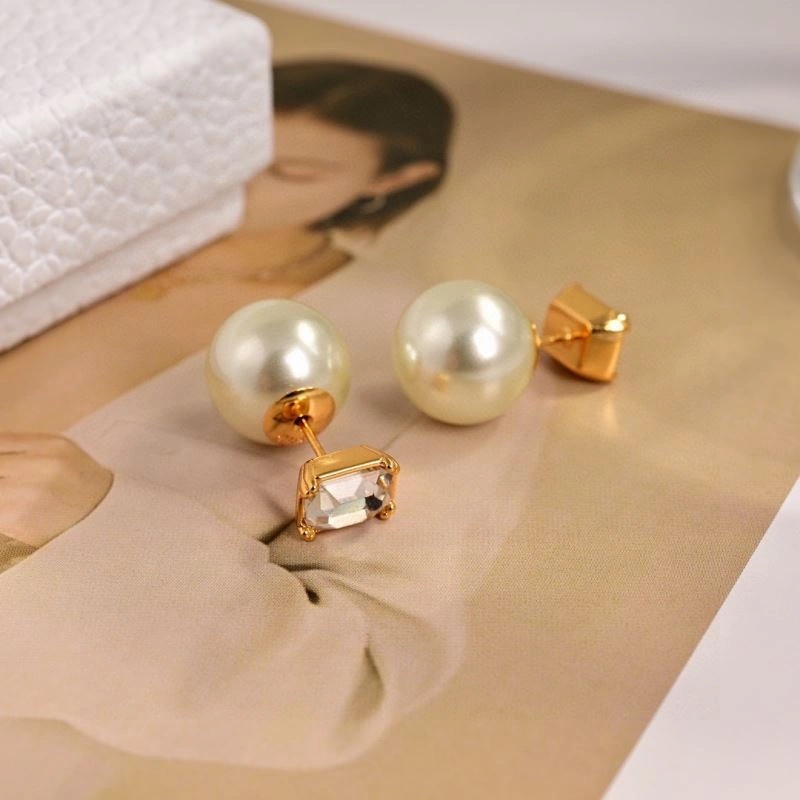 Compact Christian Dior Earrings 234567