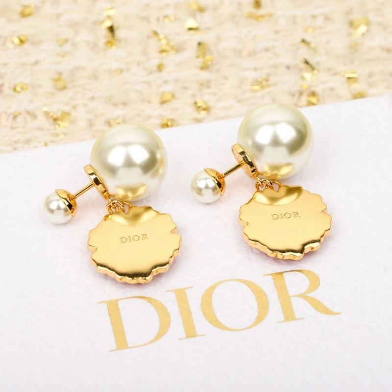 Cozy Christian Dior Earrings 234612