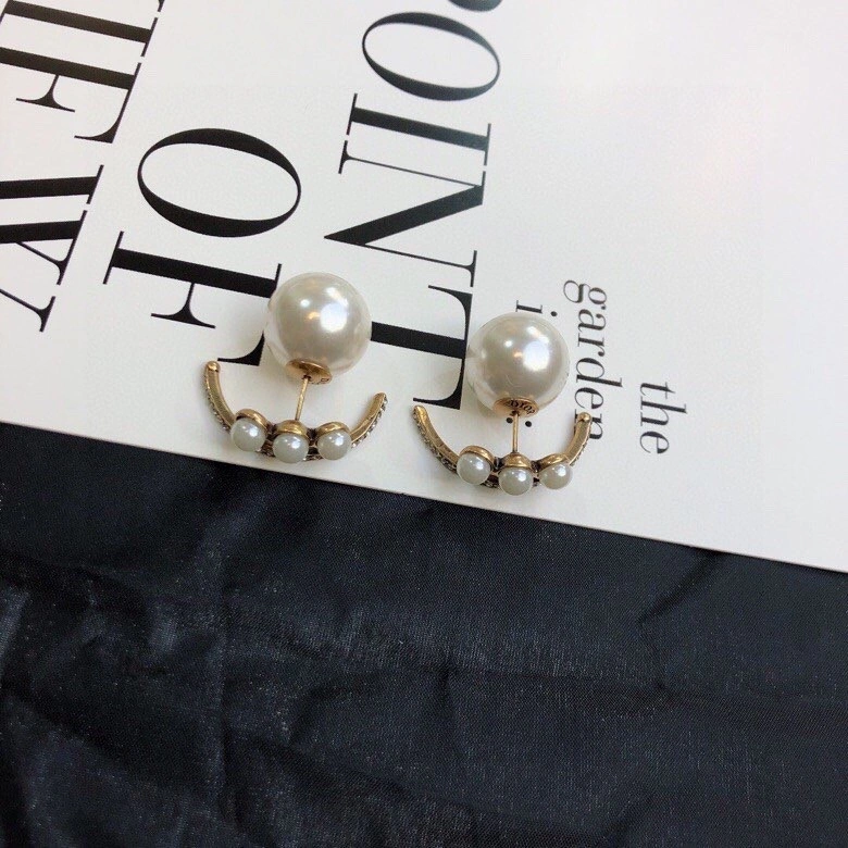 Practical Christian Dior Earrings 234544