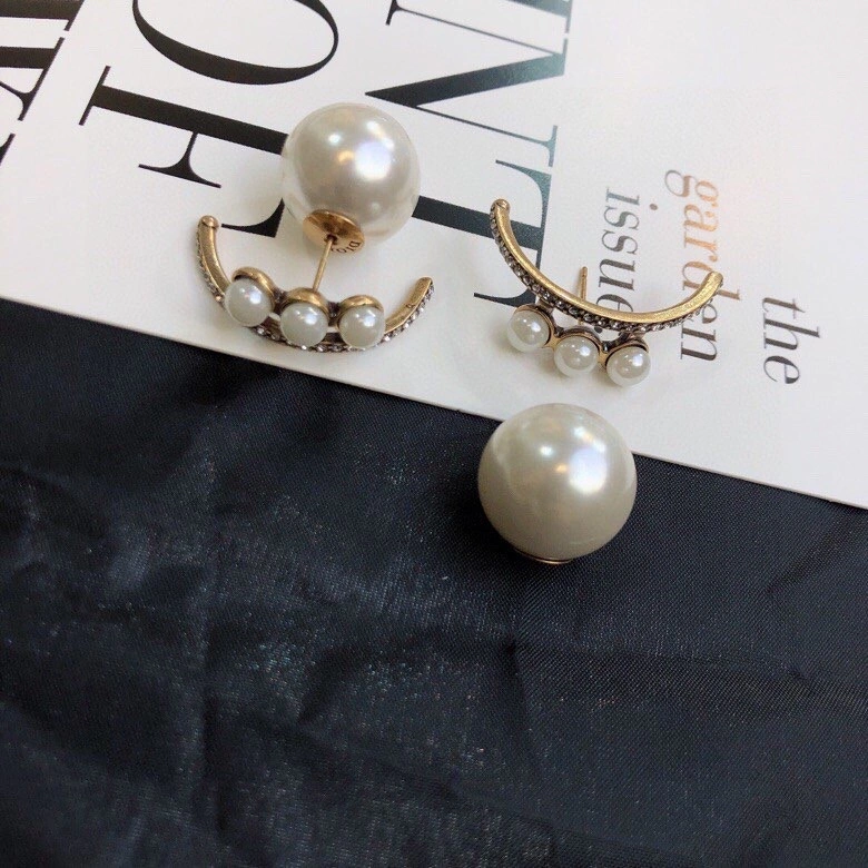 Practical Christian Dior Earrings 234544