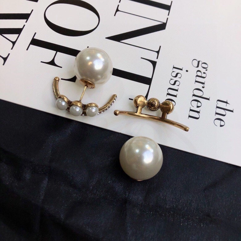 Practical Christian Dior Earrings 234544