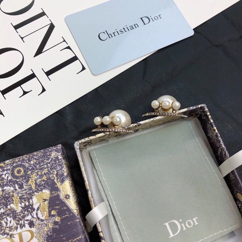 Practical Christian Dior Earrings 234544