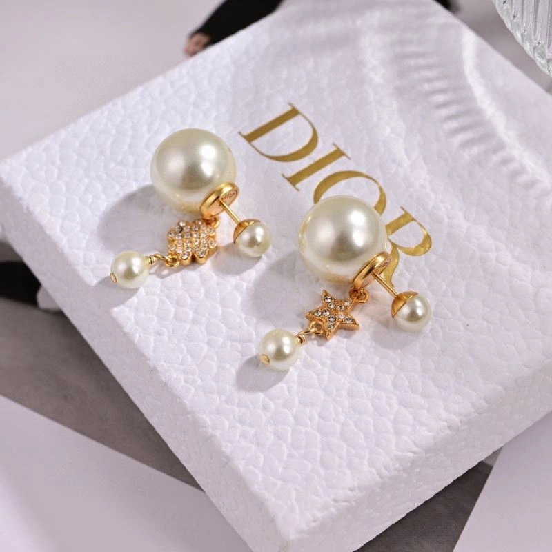 Youthful Christian Dior Earrings 234525