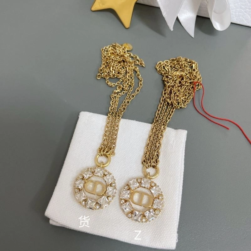 Christian Dior Earrings Youthful 234532