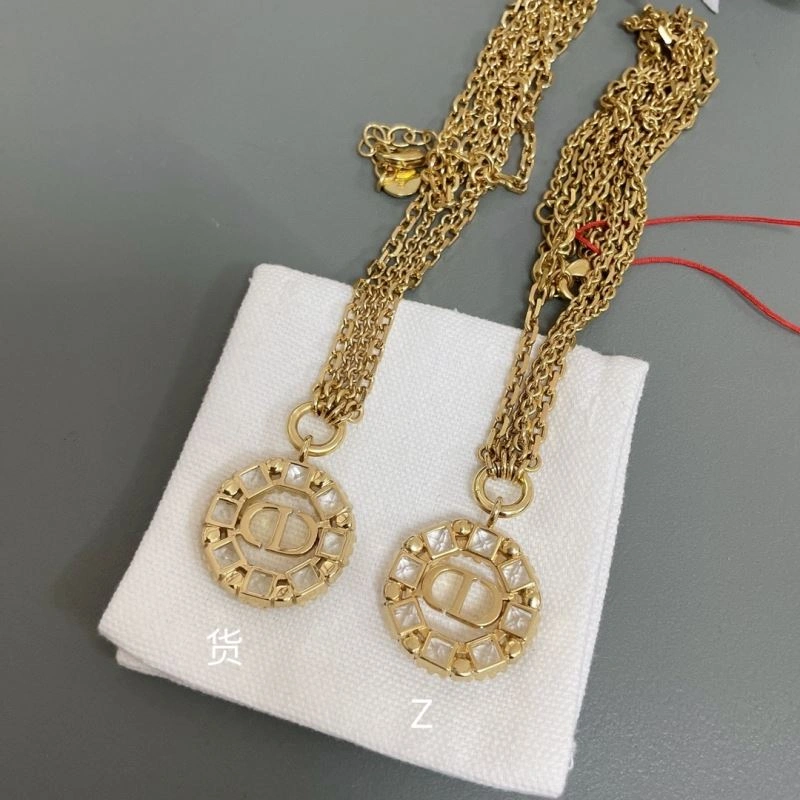 Christian Dior Earrings Youthful 234532