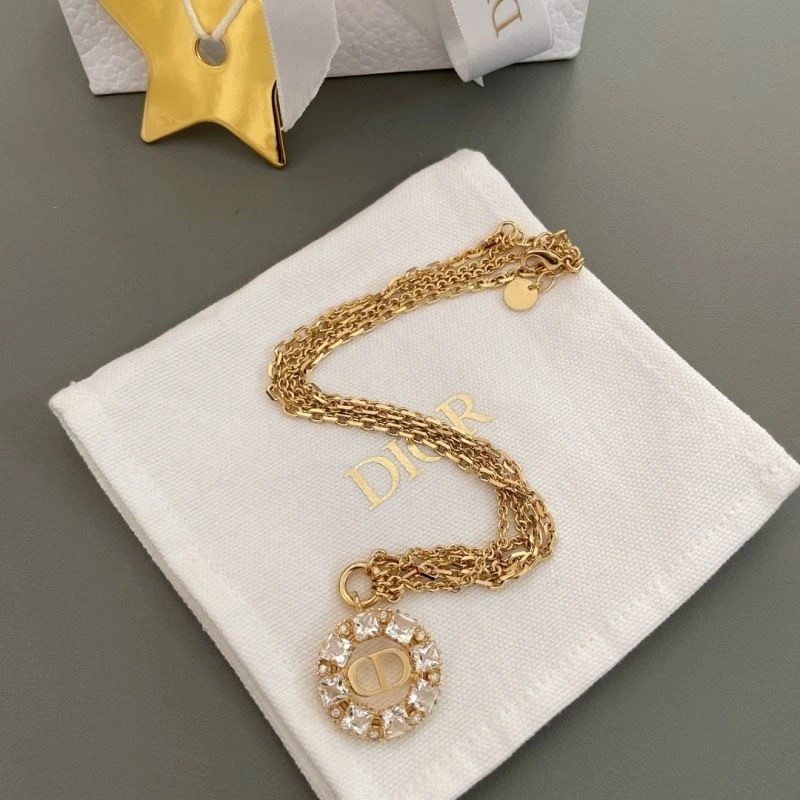 Christian Dior Earrings Youthful 234532