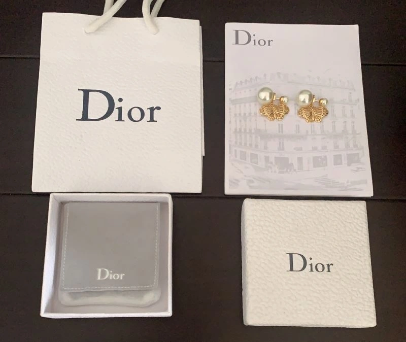 Comfortable Christian Dior Earrings 234513