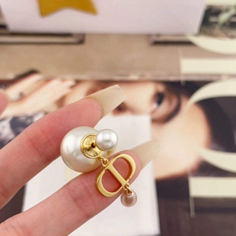Trendsetting Christian Dior Earrings 234509