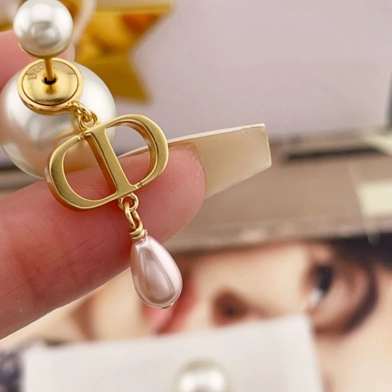 Trendsetting Christian Dior Earrings 234509