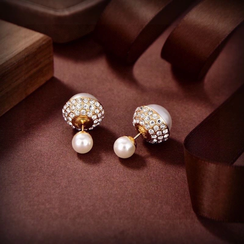 Trendsetting Christian Dior Earrings 234485