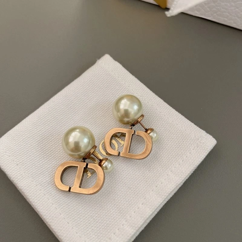 Fashionable Christian Dior Earrings 234464