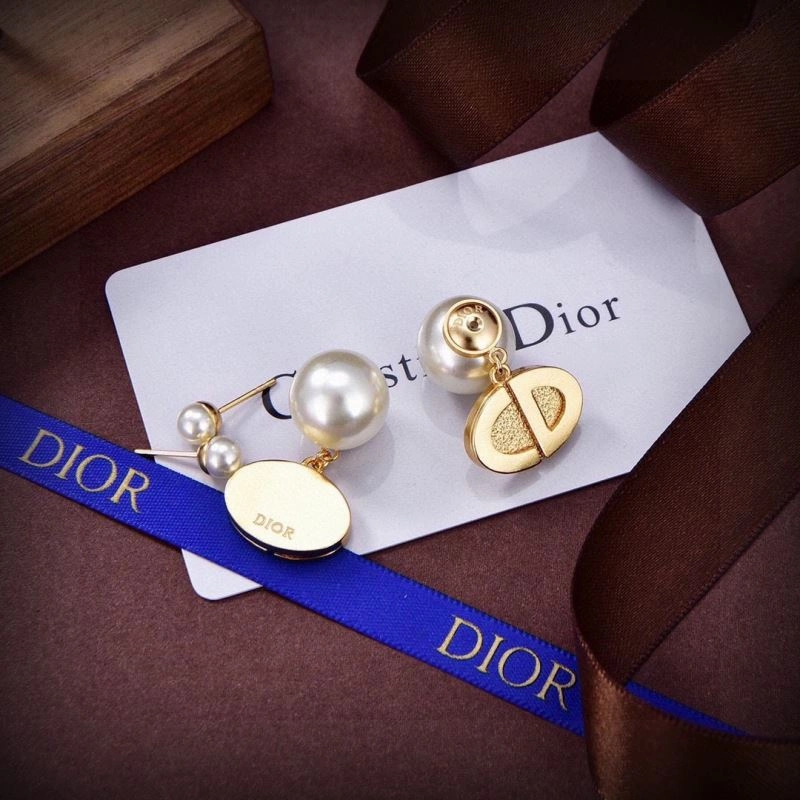Christian Dior Earrings DailyWear 234450