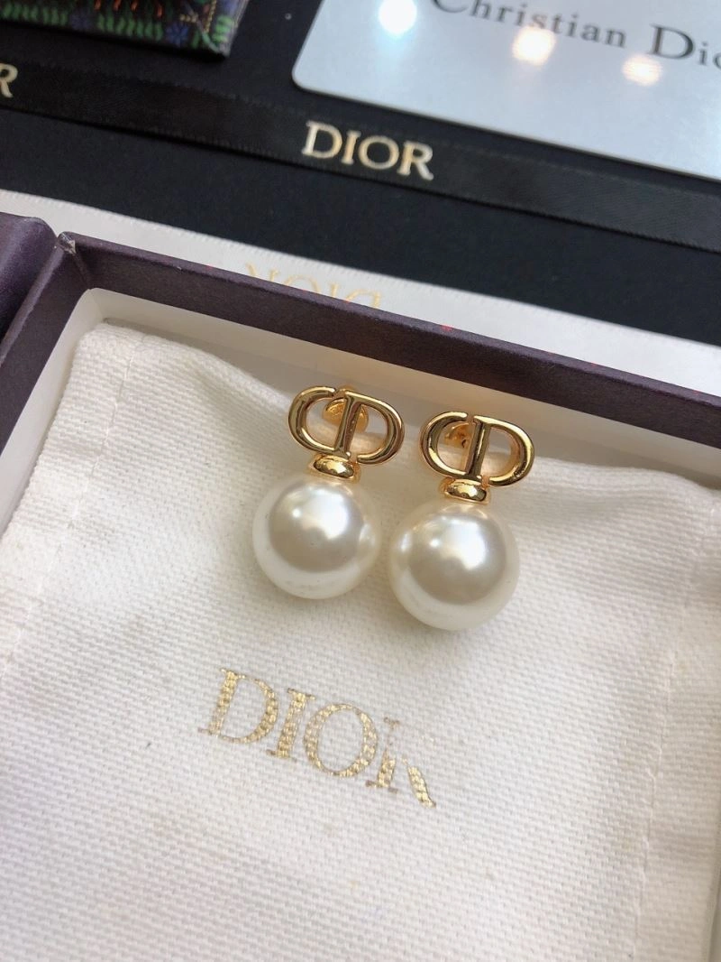 Functional Christian Dior Earrings 234446