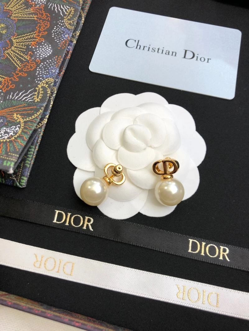 Functional Christian Dior Earrings 234446