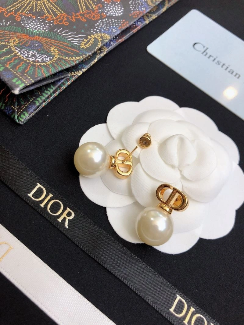 Functional Christian Dior Earrings 234446