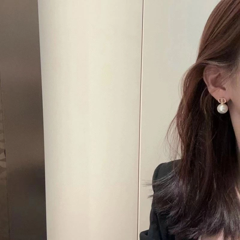 Functional Christian Dior Earrings 234446
