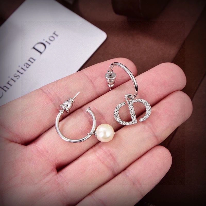 WrinkleFree Christian Dior Earrings 234436