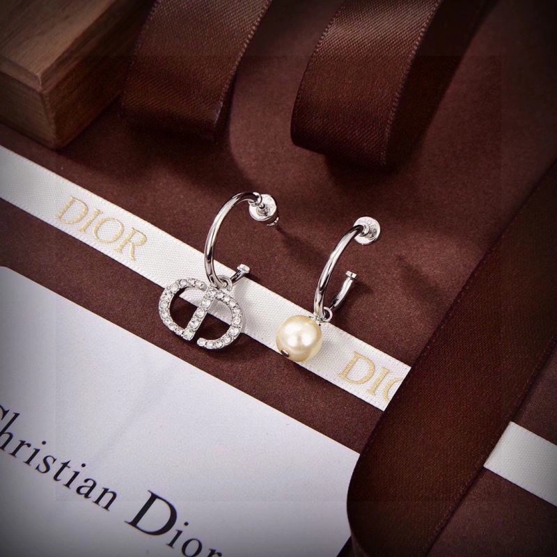 WrinkleFree Christian Dior Earrings 234436