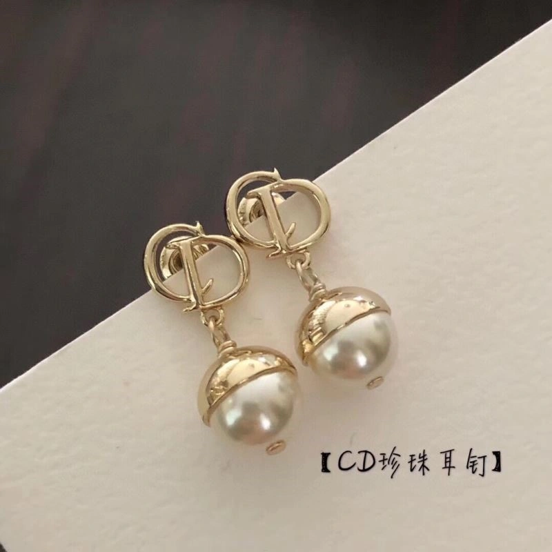 Tailored Christian Dior Earrings 234231