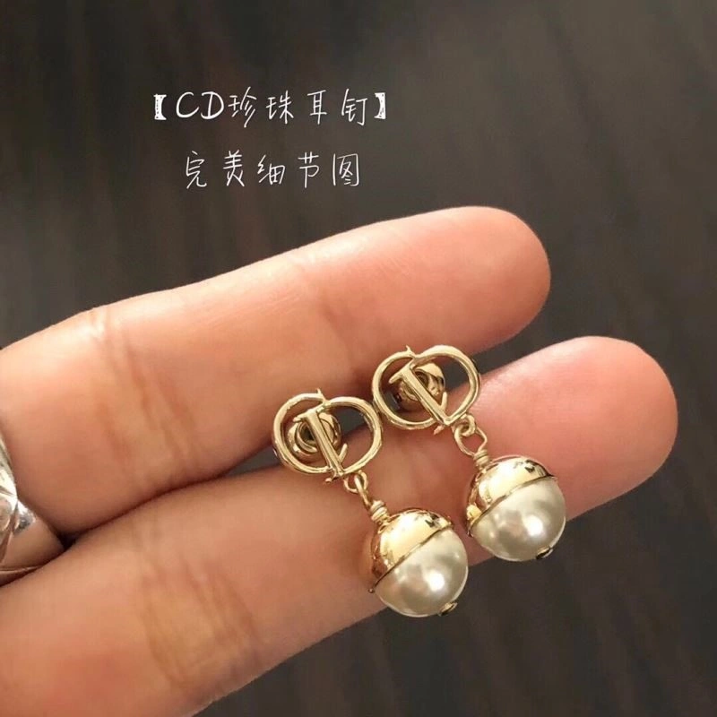 Tailored Christian Dior Earrings 234231