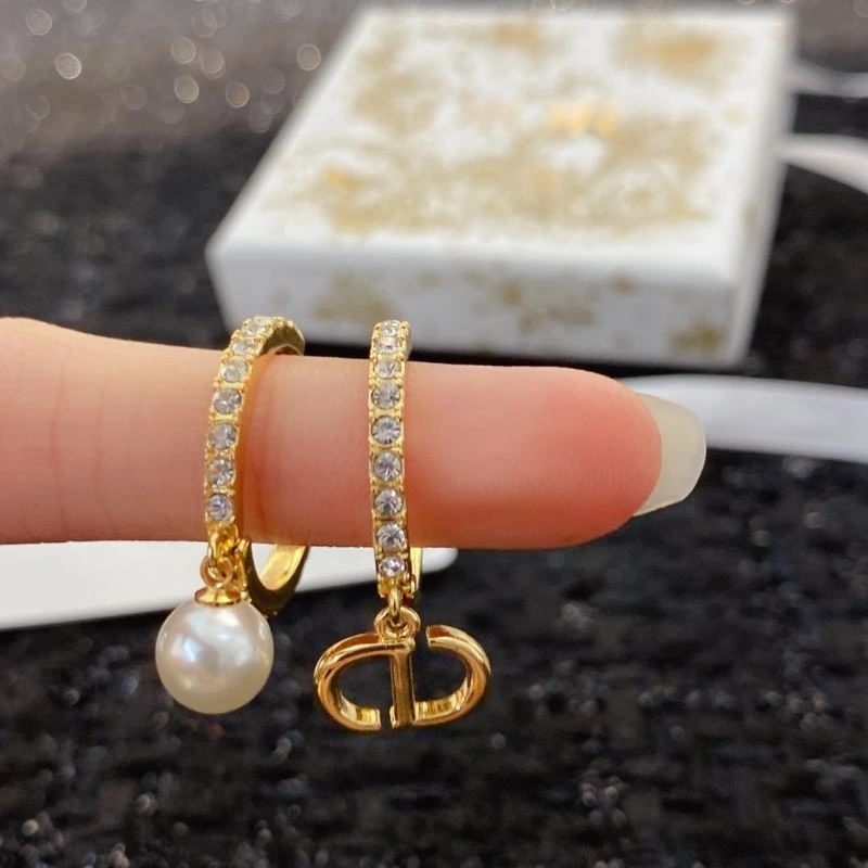 Christian Dior Earrings Breathable 234210