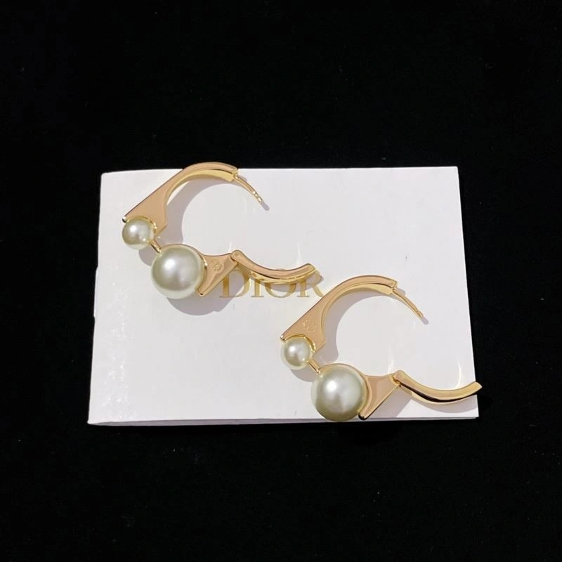 Cozy Christian Dior Earrings 234200