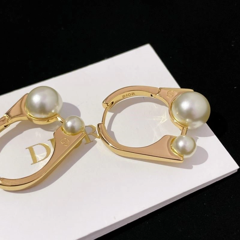 Cozy Christian Dior Earrings 234200
