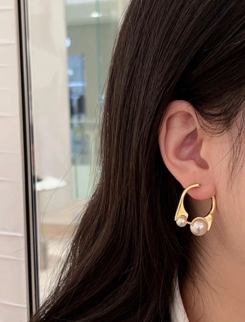 Cozy Christian Dior Earrings 234200
