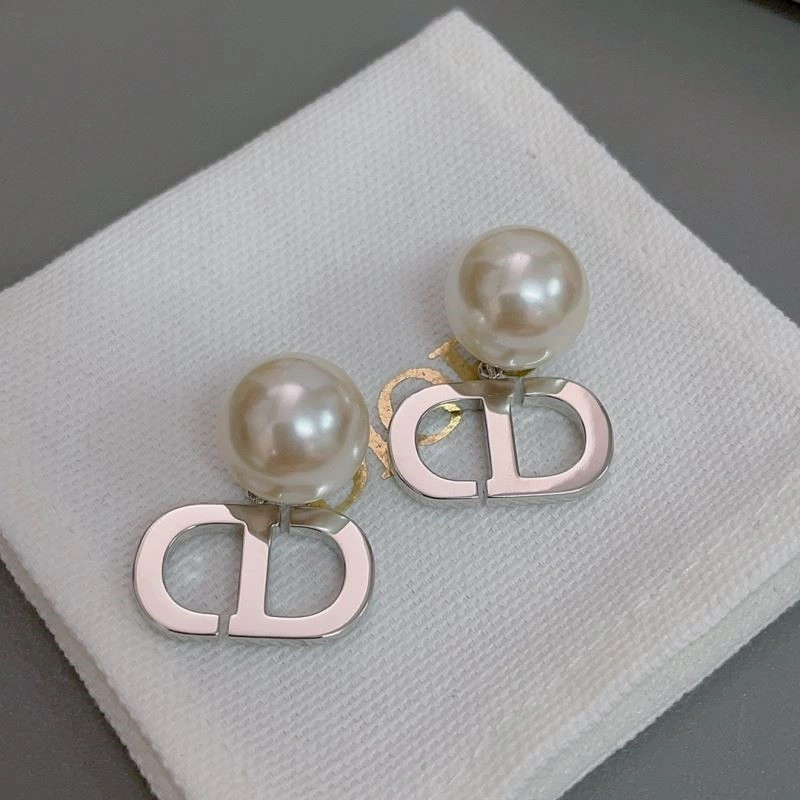Compact Christian Dior Earrings 234193