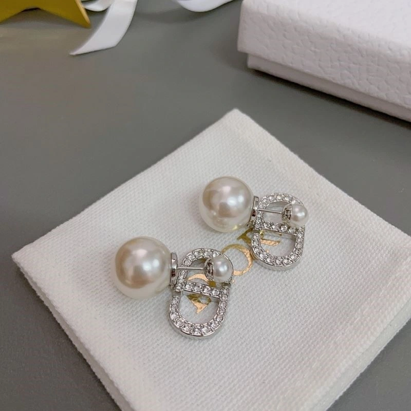 Compact Christian Dior Earrings 234193
