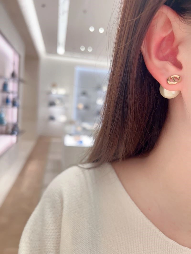 Classic Christian Dior Earrings 234168