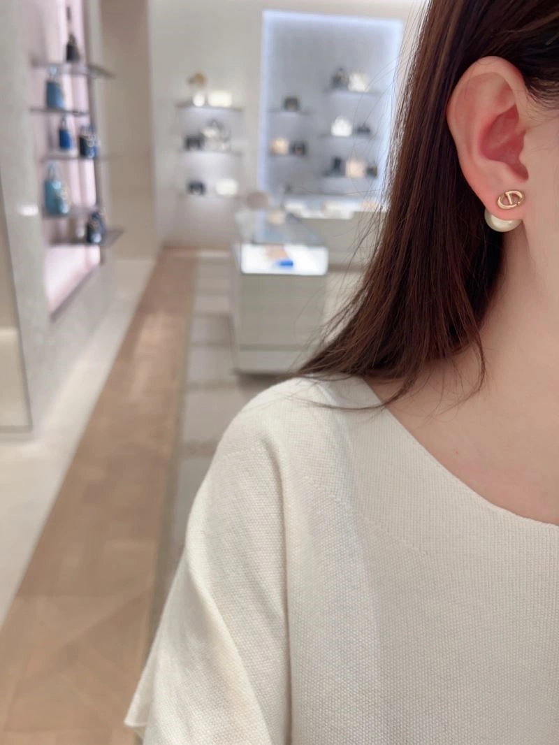 Classic Christian Dior Earrings 234168