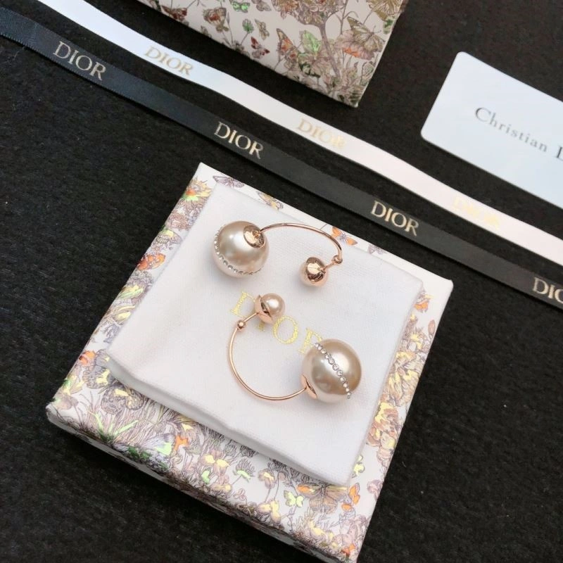 Christian Dior Earrings Cozy 234184